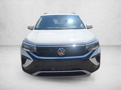 White 2024 Volkswagen Taos 1.5T SE