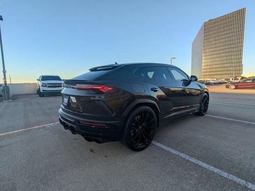 2021 Lamborghini Urus AWD