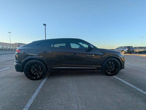 2021 Lamborghini Urus AWD