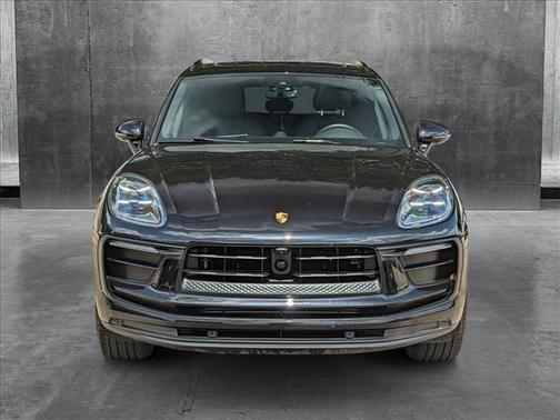 2023 Porsche Macan Base