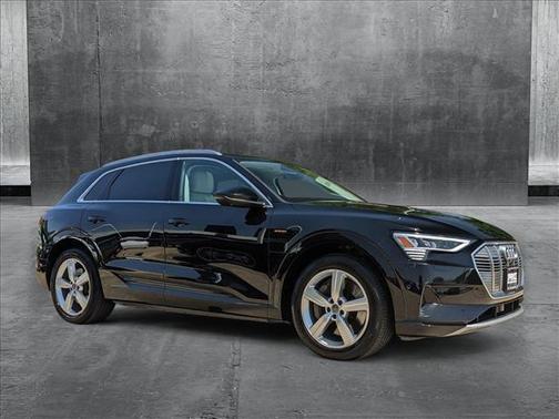 2019 Audi e-tron Premium Plus