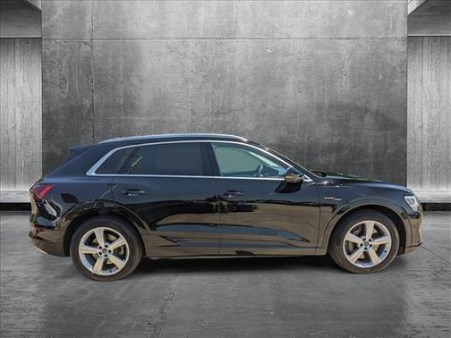 2019 Audi e-tron Premium Plus