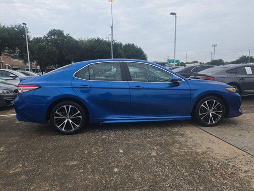Blue Streak Metallic 2018 Toyota Camry SE