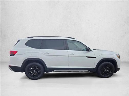 White 2024 Volkswagen Atlas 2.0T SE w/Technology 4MOTION