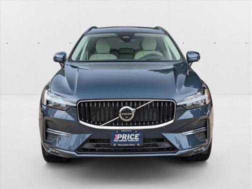 2022 Volvo XC60 B5 Momentum