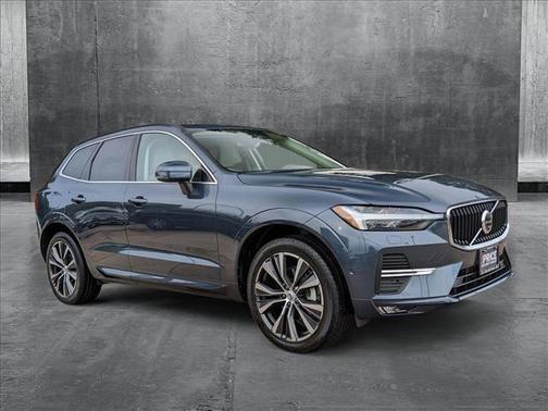 2022 Volvo XC60 B5 Momentum