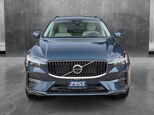 2022 Volvo XC60 B5 Momentum