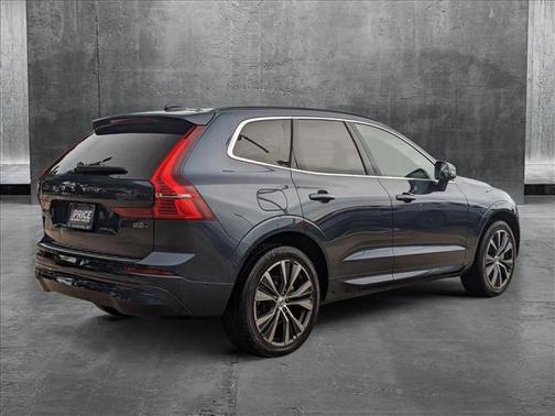 2022 Volvo XC60 B5 Momentum