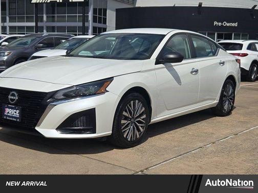 Pearl White Tricoat 2024 Nissan Altima 2.5 SV