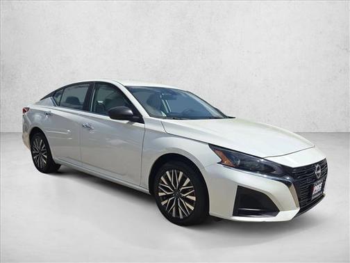 Pearl White Tricoat 2024 Nissan Altima 2.5 SV