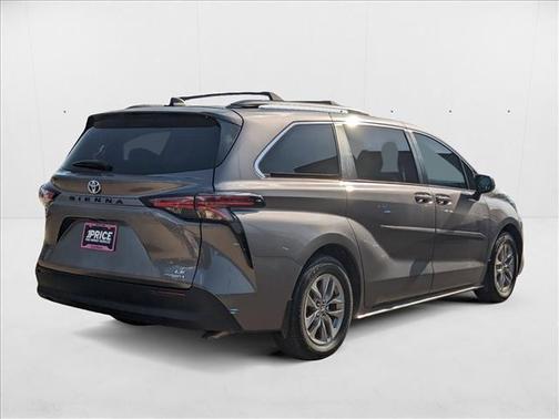 2022 Toyota Sienna LE
