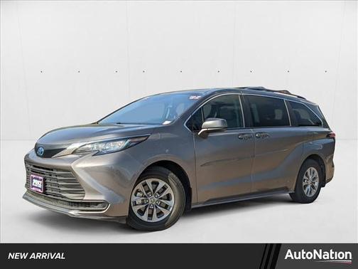 2022 Toyota Sienna LE