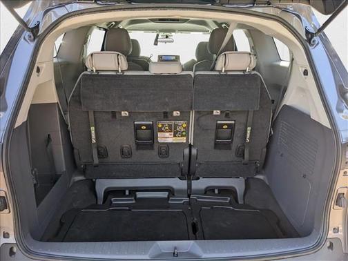 2022 Toyota Sienna LE