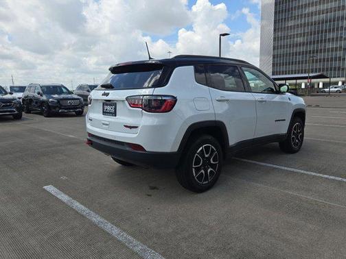 Bright White Clearcoat 2024 Jeep Compass Trailhawk