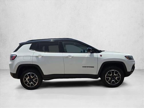 Bright White Clearcoat 2024 Jeep Compass Trailhawk