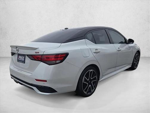 Aspen White Tricoat/Super Black 2025 Nissan Sentra SR