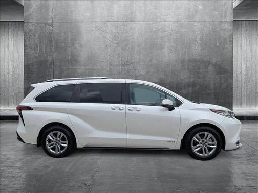 2021 Toyota Sienna Limited 7-Passenger