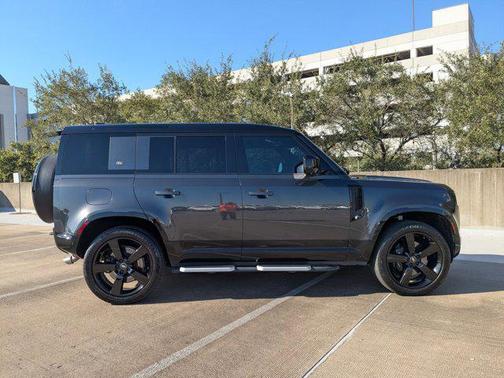 2023 Land Rover Defender 110 V8
