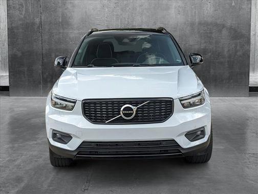 2022 Volvo XC40 T5 R-Design