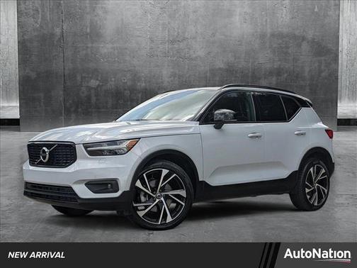 2022 Volvo XC40 T5 R-Design