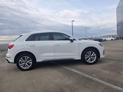 2022 Audi Q3 45 S line Premium