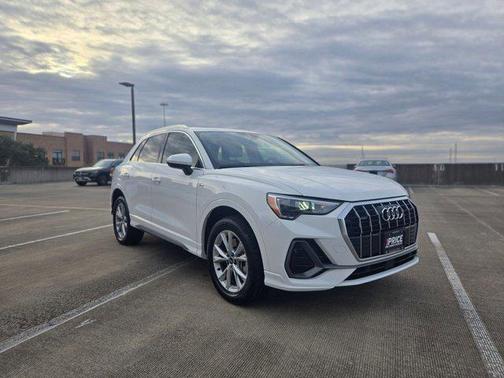 2022 Audi Q3 45 S line Premium