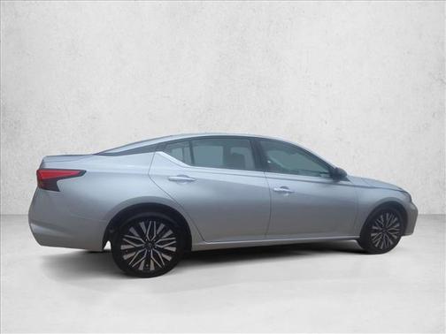 Brilliant Silver Metallic 2024 Nissan Altima 2.5 SV