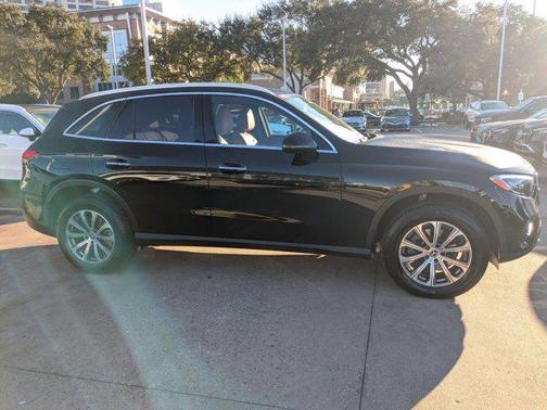 2025 Mercedes-Benz GLC 300 Base