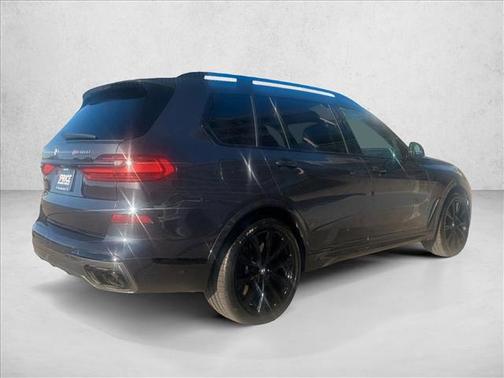2022 BMW X7 M50i