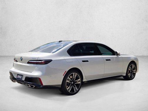 Mineral White Metallic 2023 BMW 760 i xDrive