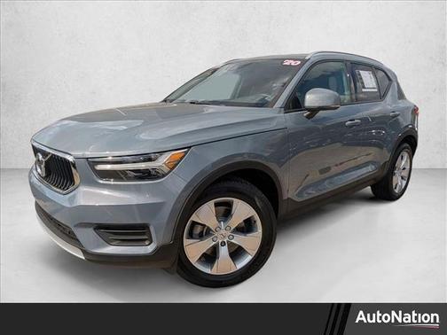 2020 Volvo XC40 T5 Momentum