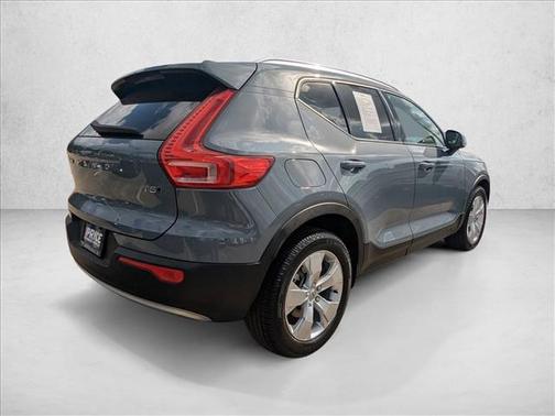 2020 Volvo XC40 T5 Momentum