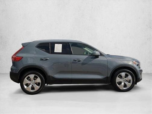 2020 Volvo XC40 T5 Momentum