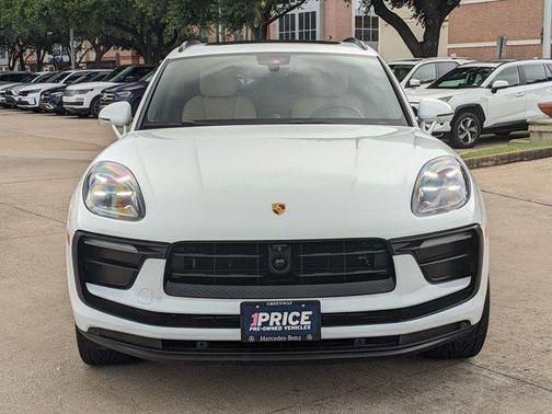 2022 Porsche Macan Base