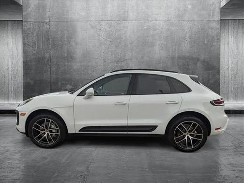2022 Porsche Macan Base