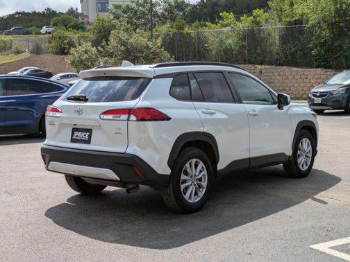 2022 Toyota Corolla Cross LE