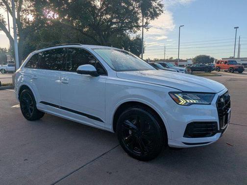 2023 Audi Q7 55 Premium Plus