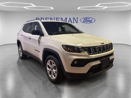 Bright White Clearcoat 2025 Jeep Compass Latitude