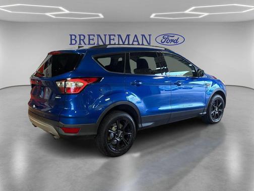 Lightning Blue Metallic 2017 Ford Escape SE