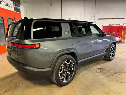 2025 Rivian R1S Adventure Dual Motor Max Pack