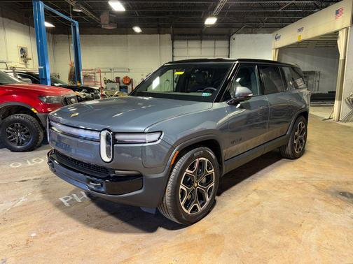 2025 Rivian R1S Adventure Dual Motor Max Pack