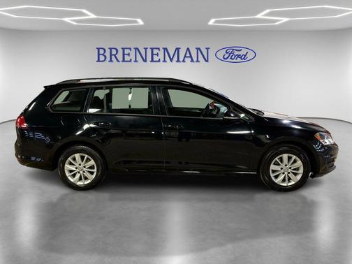 2016 Volkswagen Golf SportWagen TSI S 4-Door