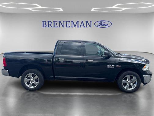 Brilliant Black Crystal Pearlcoat 2018 RAM 1500 Big Horn