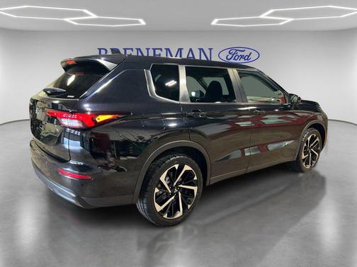 Black Diamond 2022 Mitsubishi Outlander ES S-AWC