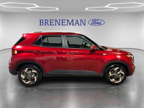 2024 Hyundai VENUE SEL