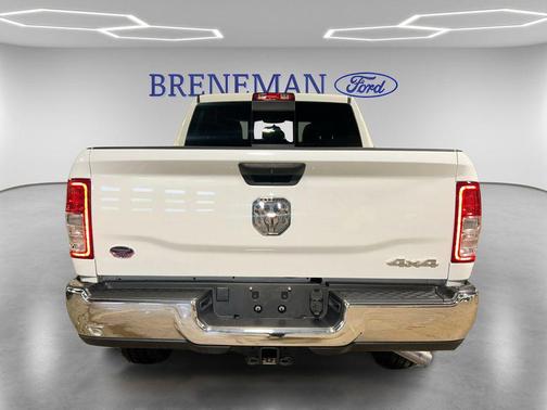 Bright White Clearcoat 2024 RAM 3500 Tradesman Crew Cab 4x4 6'4' Box