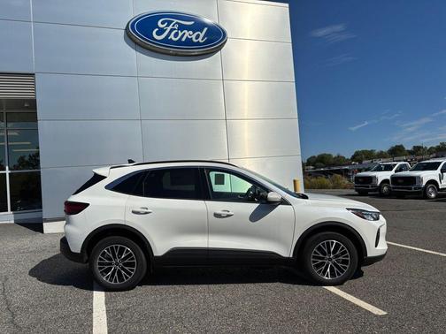 2024 Ford Escape PHEV SE