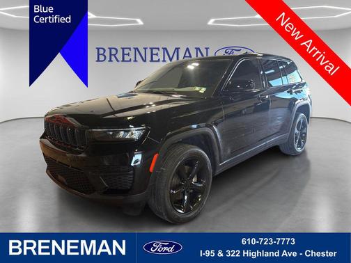 Diamond Black Crystal Pearlcoat 2023 Jeep Grand Cherokee Altitude