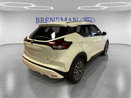 2022 Nissan Kicks SV