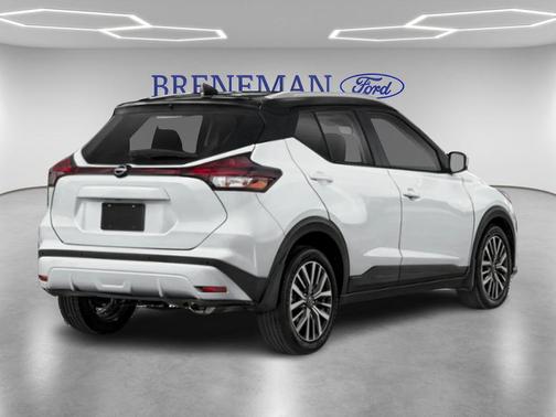 2022 Nissan Kicks SV